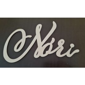 Kivágott név felirat